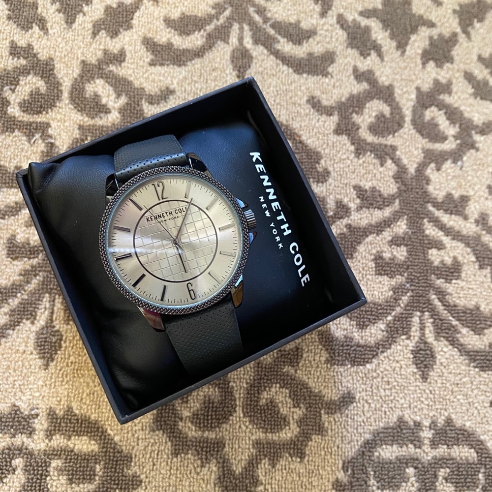 Kenneth Cole Watch **NEW**